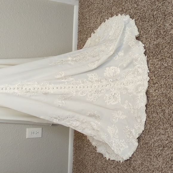 Essence of Australia D2457 white lace beaded sheer sleeveless wedding dress - Picture 7 of 15